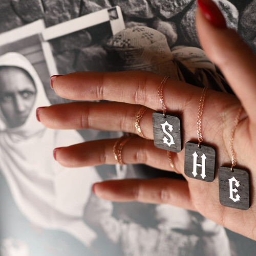 By Golden House - Abanoz Nostalji Harf Kolye (1) By Golden House - Abanoz Nostalji Harf Kolye (1)