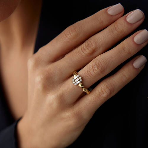 By Golden House - Altıgen Baget Pırlanta Yüzük