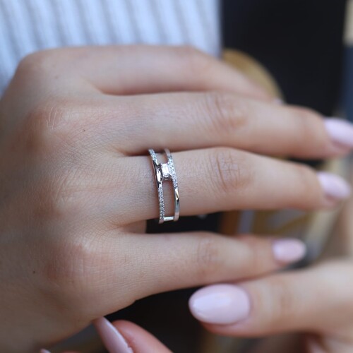 By Golden House - Alyans Tek Baget Pırlanta Yüzük By Golden House - Alyans Tek Baget Pırlanta Yüzük