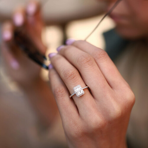 By Golden House - Anniversary Baget Pırlanta Yüzük (1) By Golden House - Anniversary Baget Pırlanta Yüzük (1)