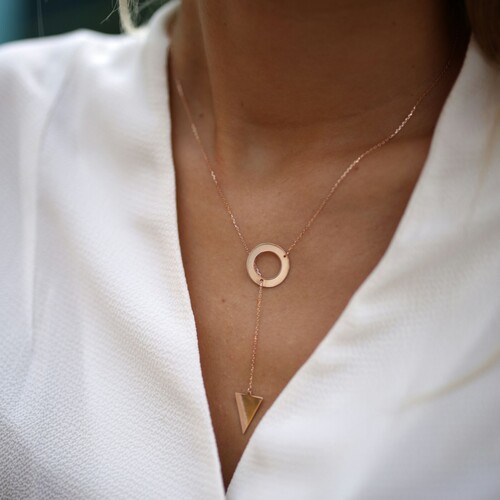 By Golden House - Asansör Üçgen Kolye By Golden House - Asansör Üçgen Kolye