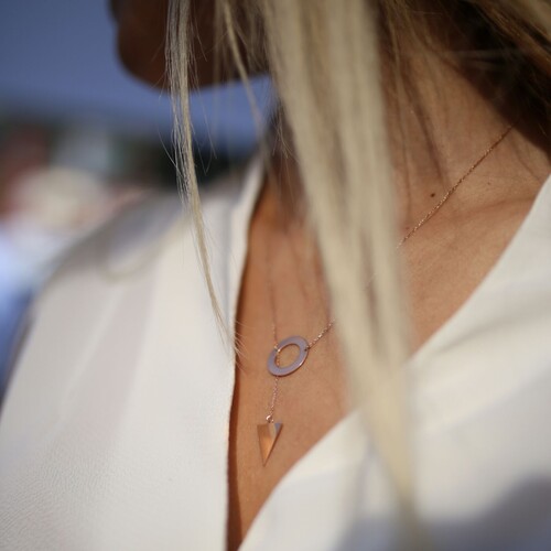 By Golden House - Asansör Üçgen Kolye (1) By Golden House - Asansör Üçgen Kolye (1)