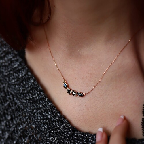 By Golden House - Asimetrik Markiz Kolye By Golden House - Asimetrik Markiz Kolye