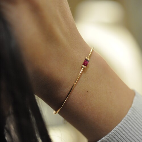 By Golden House - Baget Kırmızı Taşlı Bilezik By Golden House - Baget Kırmızı Taşlı Bilezik