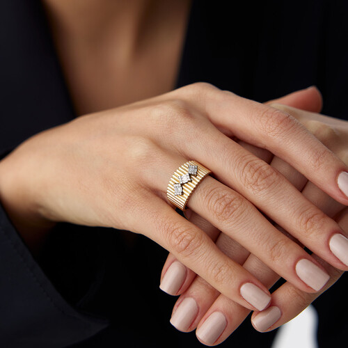 By Golden House - Baget Pırlanta Çizgi Yüzük By Golden House - Baget Pırlanta Çizgi Yüzük