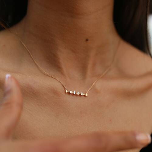 By Golden House - Baget Pırlanta Ok Kolye