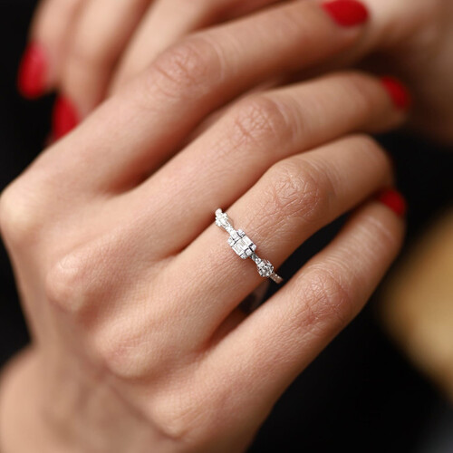 By Golden House - Baget Pırlanta Yarım Tur Yüzük (1) By Golden House - Baget Pırlanta Yarım Tur Yüzük (1)