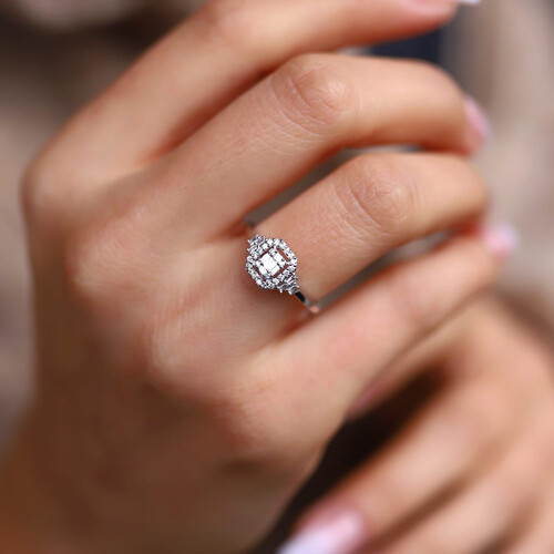 By Golden House - Baget Pırlanta Yüzük By Golden House - Baget Pırlanta Yüzük