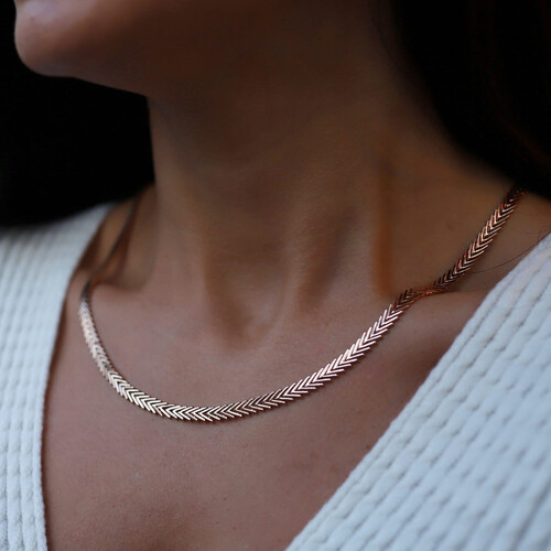 By Golden House - Balık Sırtı V Kolye By Golden House - Balık Sırtı V Kolye