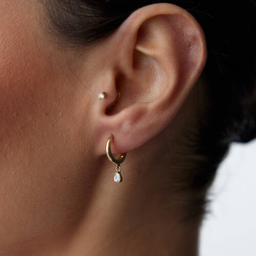 By Golden House - Beyaz Damla Sallantılı Küpe