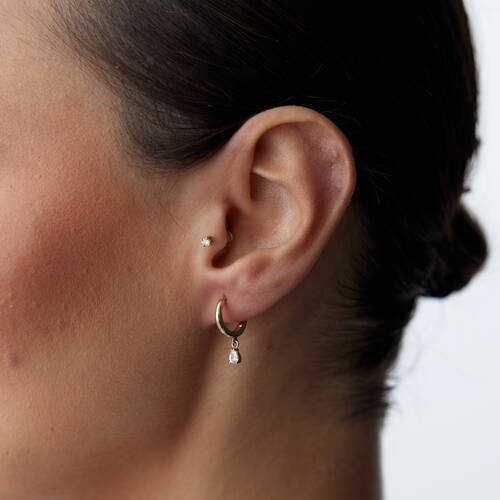 By Golden House - Beyaz Damla Sallantılı Küpe (1)