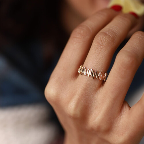 By Golden House - Beyaz Taşlı Zikzak Yüzük By Golden House - Beyaz Taşlı Zikzak Yüzük