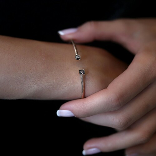 By Golden House - Bir Küp Bir Yuvarlak Bilezik By Golden House - Bir Küp Bir Yuvarlak Bilezik