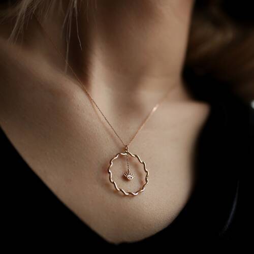 By Golden House - Burgu Çerçeve Göz Kolye