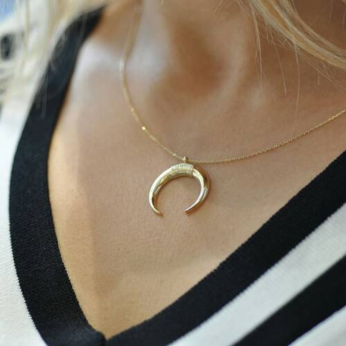 By Golden House - Büyük Boy Boynuz Kolye