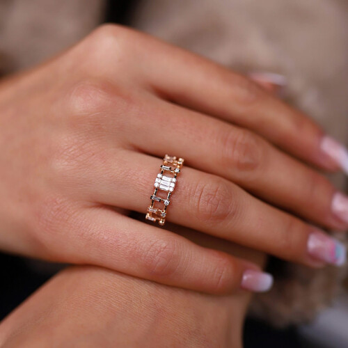 By Golden House - Çift Sıra Tasarım Baget Pırlanta Yüzük By Golden House - Çift Sıra Tasarım Baget Pırlanta Yüzük