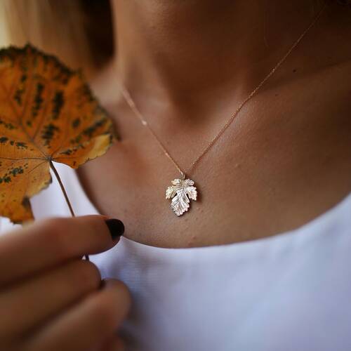 By Golden House - Çınar Yaprağı Kolye