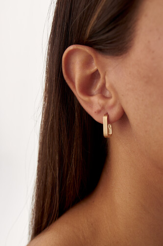 By Golden House - Çizgili Ataç Küpe (1) By Golden House - Çizgili Ataç Küpe (1)