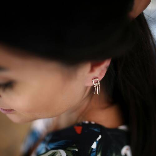 By Golden House - Çubuk Salllantılı Kare Küpe (1)