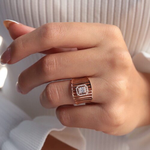 By Golden House - Dikdörtgen Kafes Pırlanta Yüzük (1) By Golden House - Dikdörtgen Kafes Pırlanta Yüzük (1)