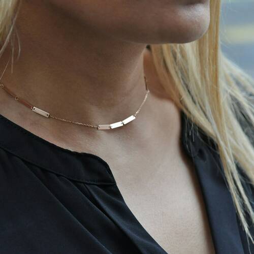 By Golden House - Dikdörtgen Sıra Pul Kolye