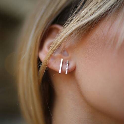 By Golden House - Dikey çubuk küpe