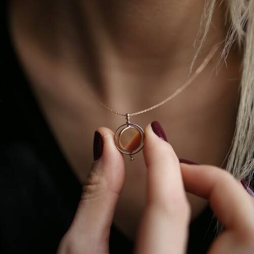 By Golden House - Dönen Madalyon Kolye