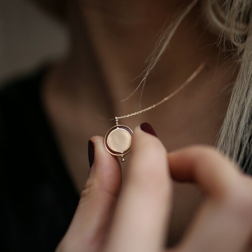 By Golden House - Dönen Madalyon Kolye (1) By Golden House - Dönen Madalyon Kolye (1)