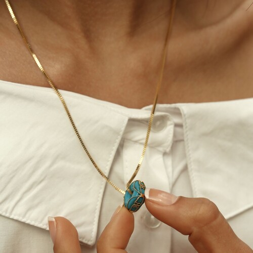 By Golden House - El İşi Çerçeve ve Küp Zincir Kolye