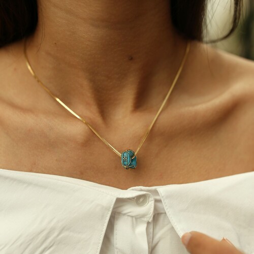 By Golden House - El İşi Çerçeve ve Küp Zincir Kolye (1)
