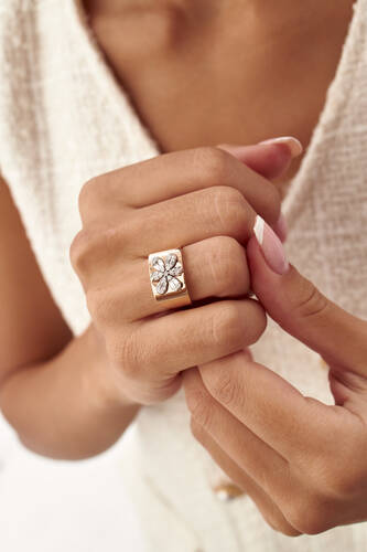 By Golden House - Flower Baget Pırlanta Yüzük