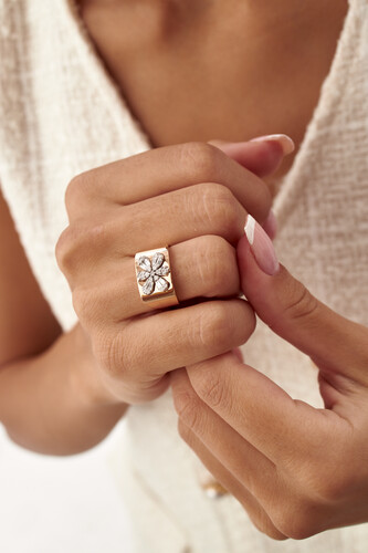 By Golden House - Flower Baget Pırlanta Yüzük (1) By Golden House - Flower Baget Pırlanta Yüzük (1)