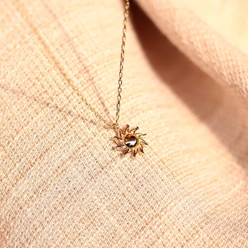 By Golden House - Güneş Kolye By Golden House - Güneş Kolye