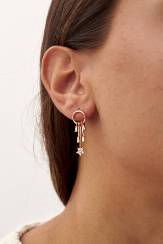 By Golden House - Halkada Yıldız Baget Sallantılı Küpe