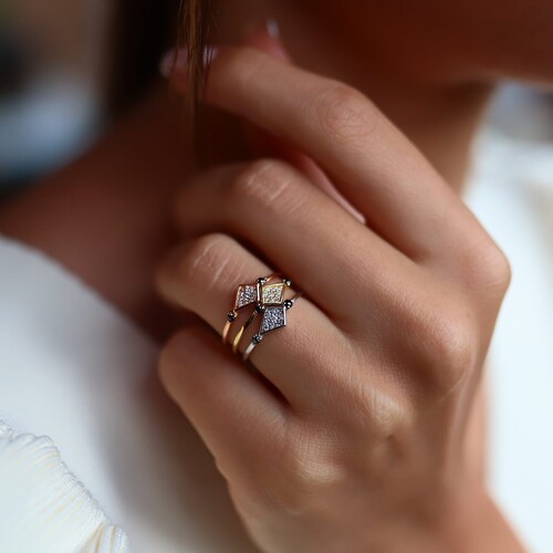 By Golden House - Harem Geometrik Pırlanta Yüzük By Golden House - Harem Geometrik Pırlanta Yüzük