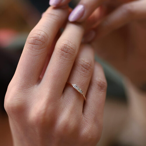 By Golden House - İnce Baget Pırlanta Yüzük (1) By Golden House - İnce Baget Pırlanta Yüzük (1)