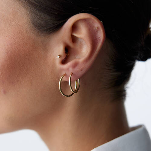 By Golden House - İnce Halka Küpe Kombin By Golden House - İnce Halka Küpe Kombin