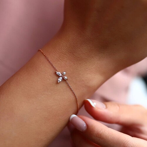 By Golden House - İnci Kelebek Bileklik