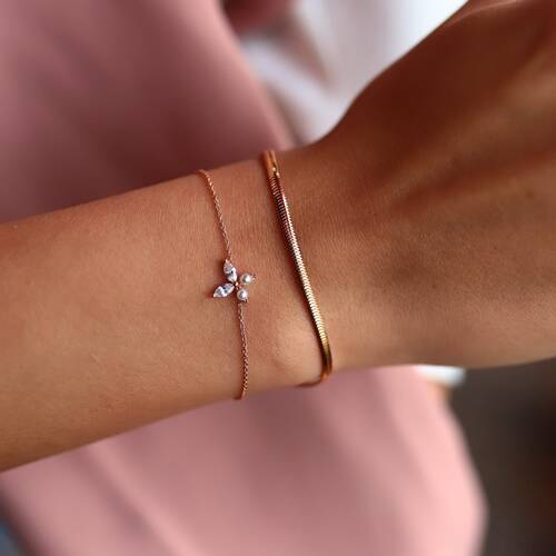 By Golden House - İnci Kelebek ve İtalyano Bileklik Kombin By Golden House - İnci Kelebek ve İtalyano Bileklik Kombin