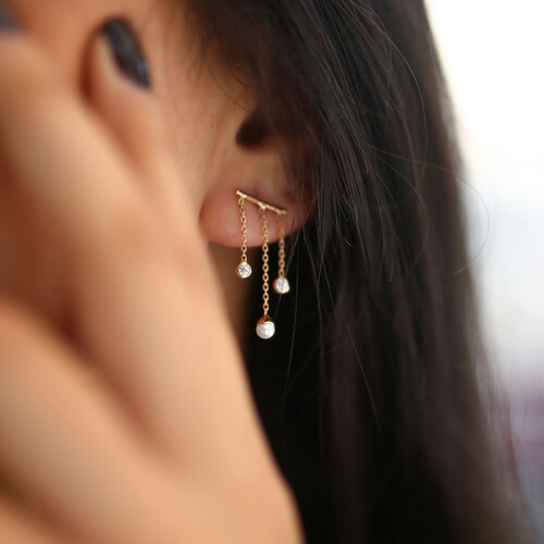 By Golden House - İnci Sallantılı Tasarım Küpe (1)