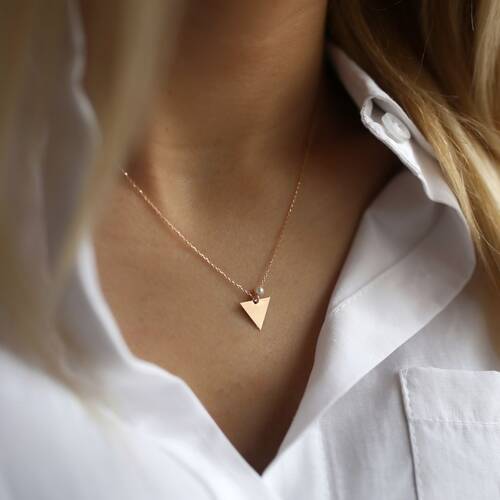 By Golden House - İncili Üçgen Kolye