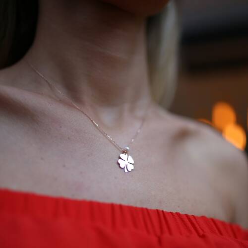 By Golden House - İncili Yonca Kolye