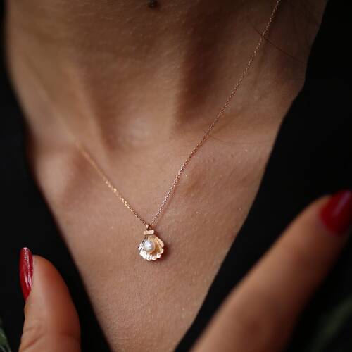 By Golden House - İstiridye ve İnci Kolye