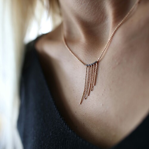 By Golden House - Kahverengi Taşlı Püskül Kolye