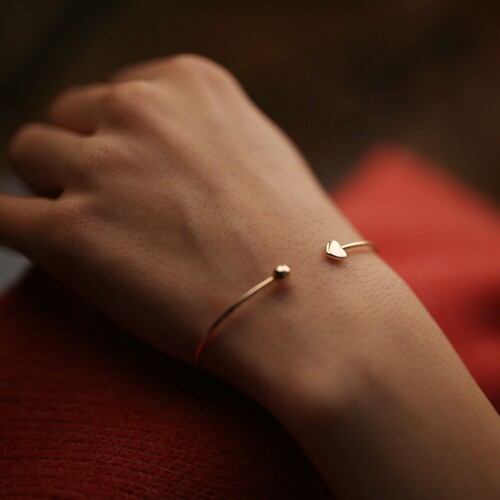 By Golden House - Kalp Kelepçe Bilezik By Golden House - Kalp Kelepçe Bilezik