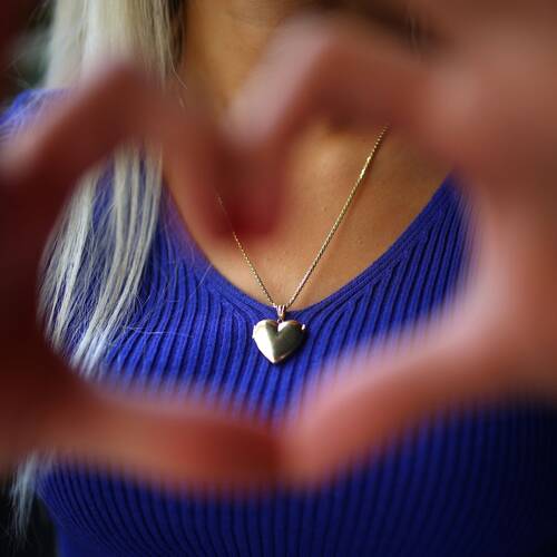 By Golden House - Kalp Madalyon Kolye