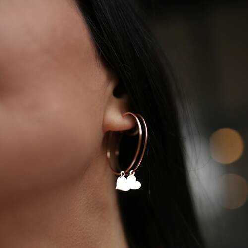 By Golden House - Kalp Sallantılı Halka Küpe (1)