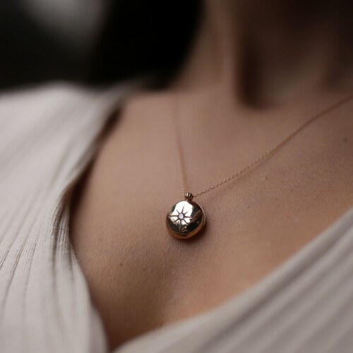 By Golden House - Kapaklı Kuzey Yıldızı kolye