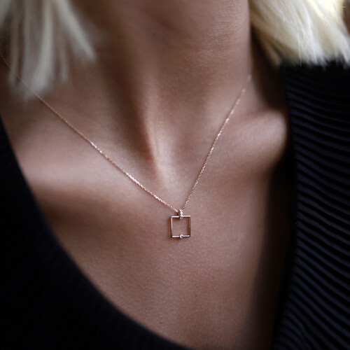 By Golden House - Kare Pırlanta Kolye