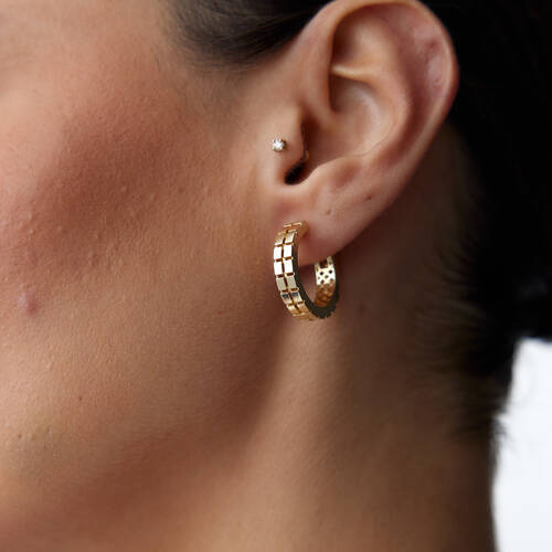 By Golden House - Kare Sıralı Halka Küpe (1)